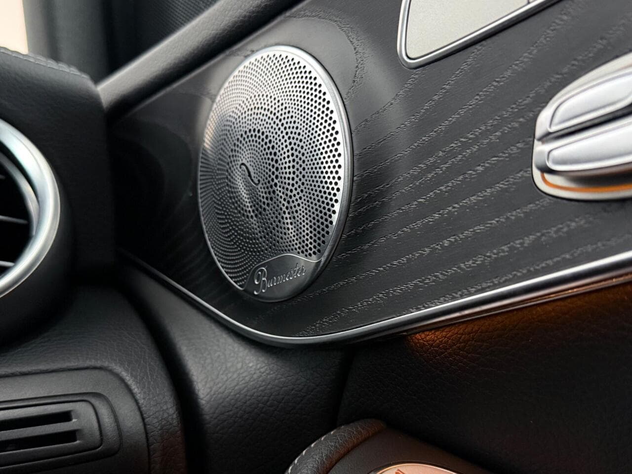 Mercedes-Benz GLC thumbnail Interior Front