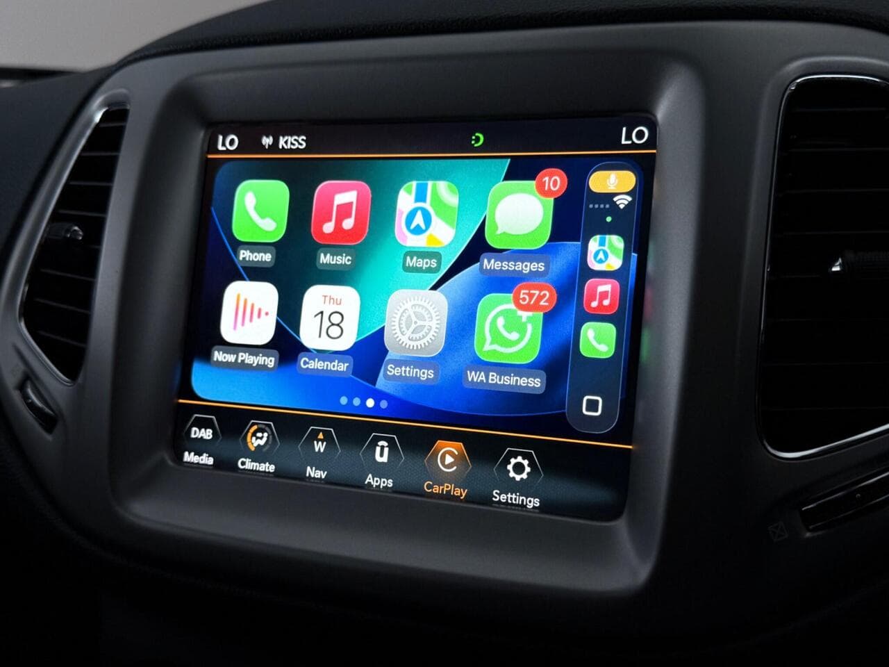 Jeep Compass thumbnail Infotainment System