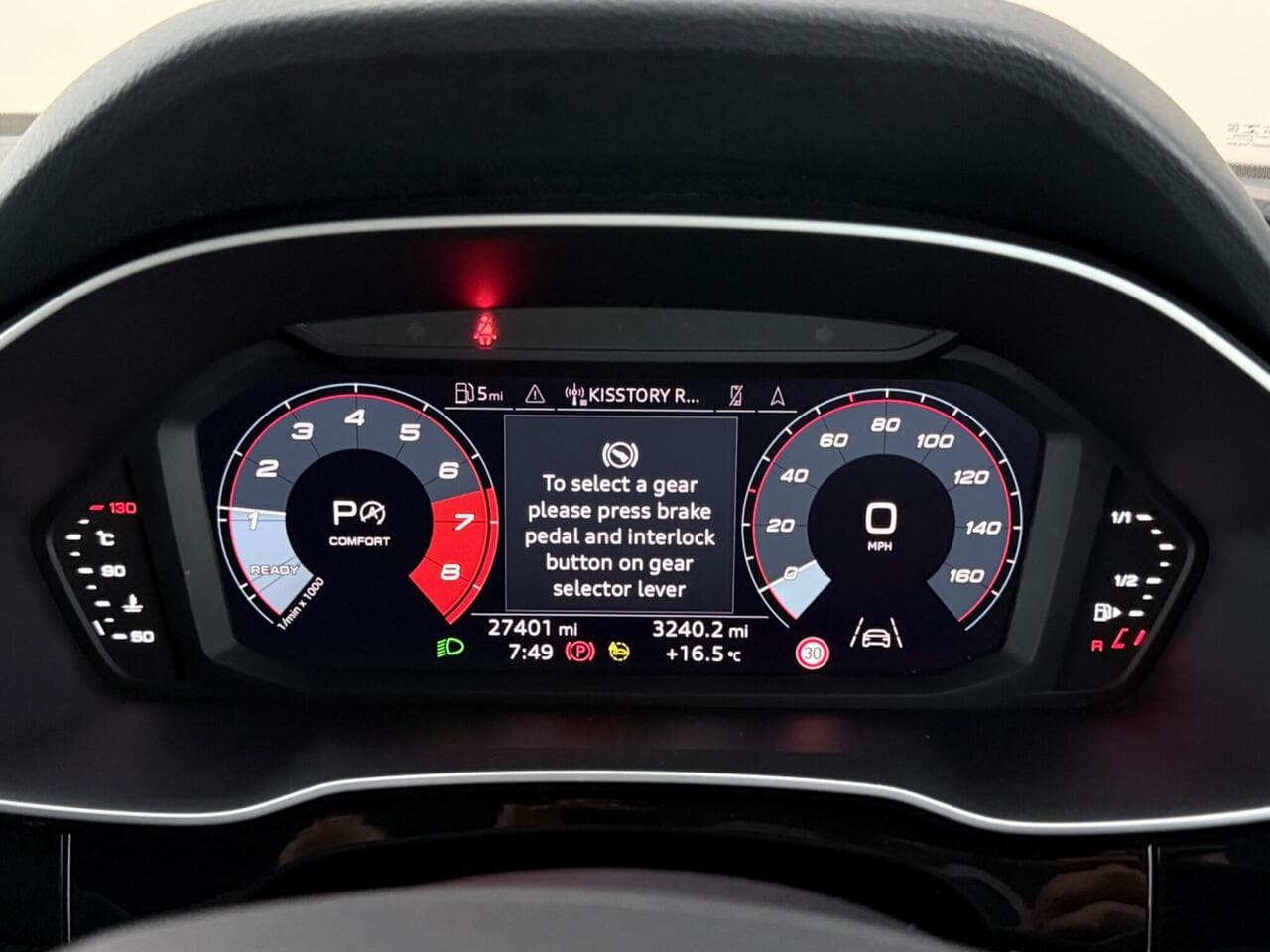 Audi Q3 thumbnail Driver Instruments