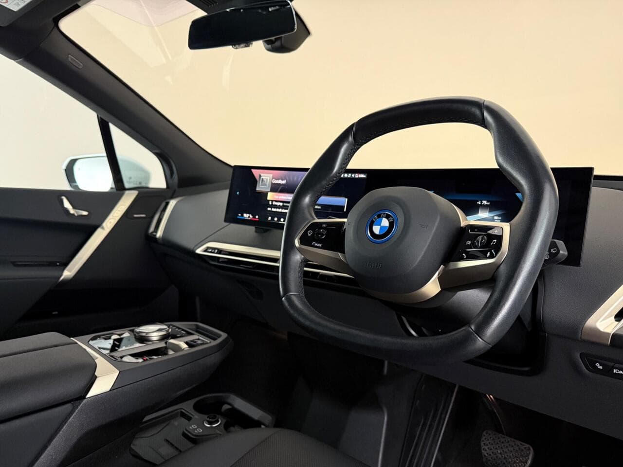 BMW iX thumbnail Interior Front