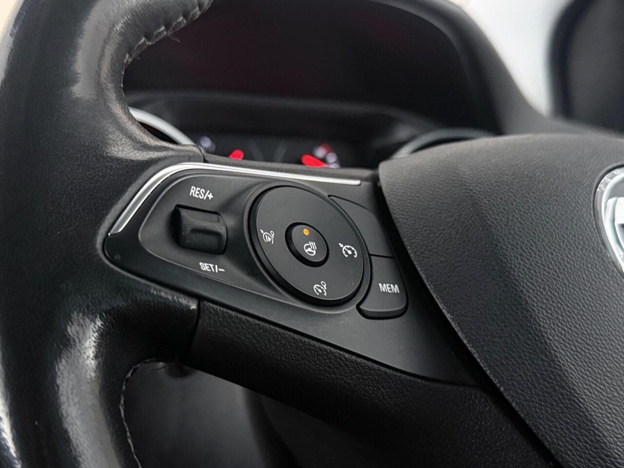 Vauxhall Crossland thumbnail Misc Controls