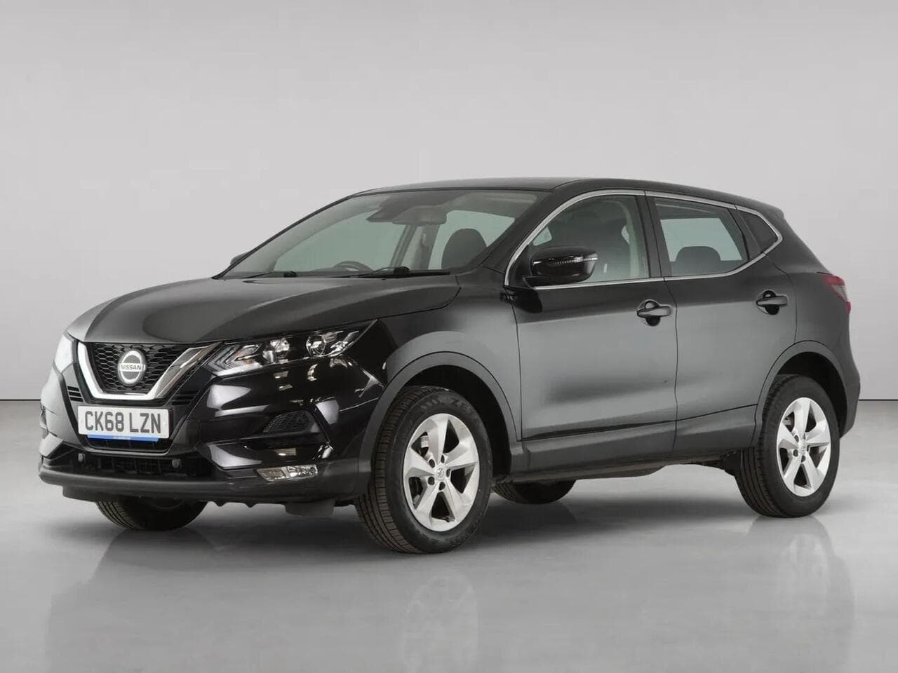 Nissan Qashqai thumbnail Front Left