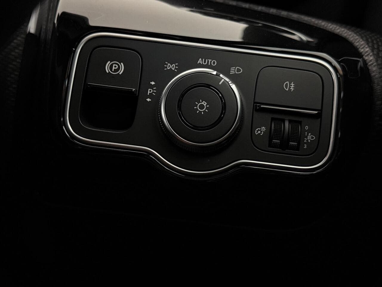 Mercedes-Benz A Class thumbnail Misc Controls