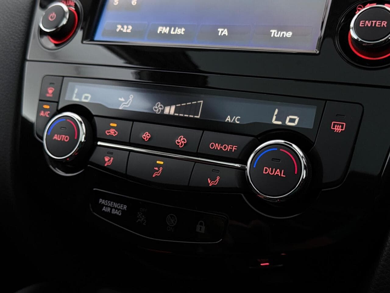 Nissan Qashqai thumbnail Infotainment System