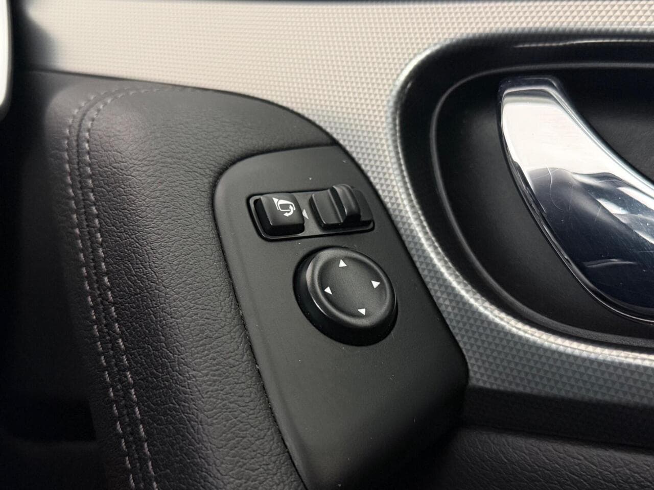 Nissan Qashqai thumbnail Misc Controls