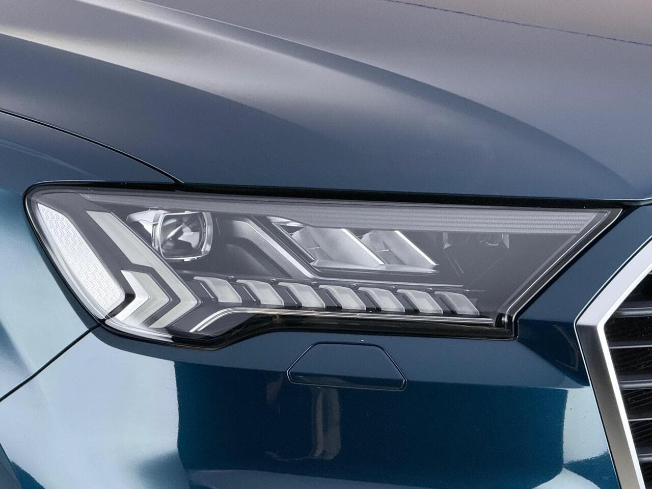 Audi Q7 thumbnail Lights Front