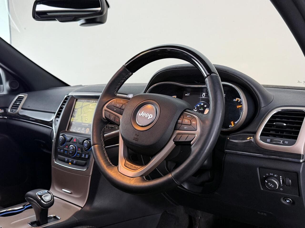 Jeep Grand Cherokee thumbnail Steering Wheel