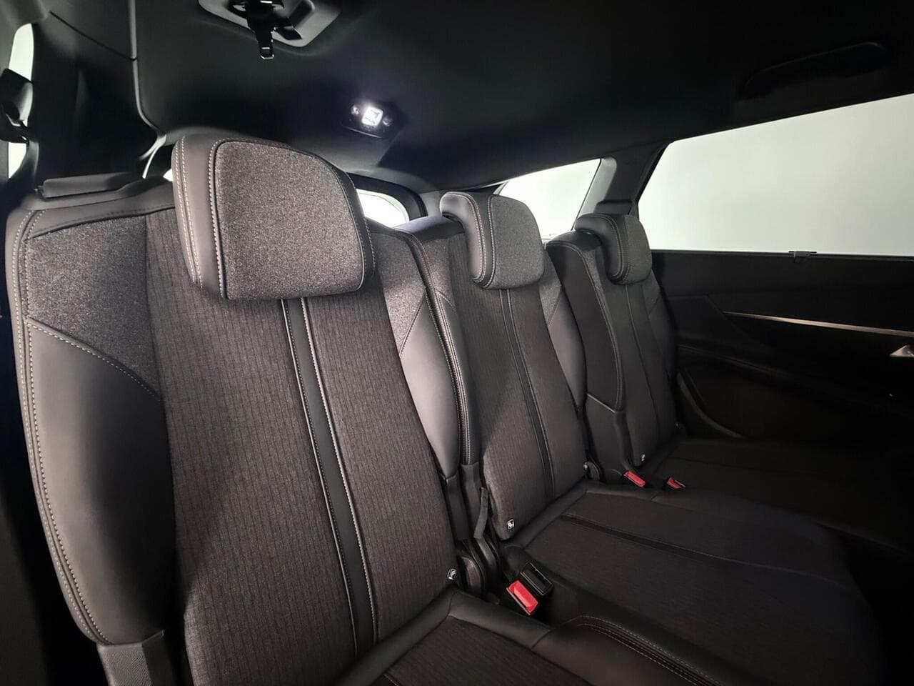 Peugeot 5008 thumbnail Seats Rear
