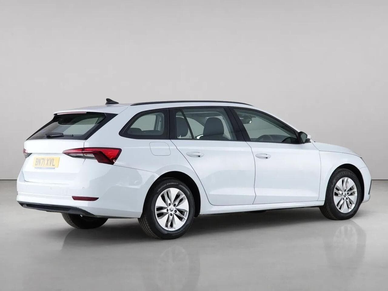 Skoda Octavia thumbnail Rear Right