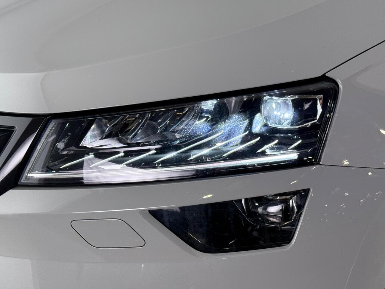 Skoda Karoq thumbnail Lights Front
