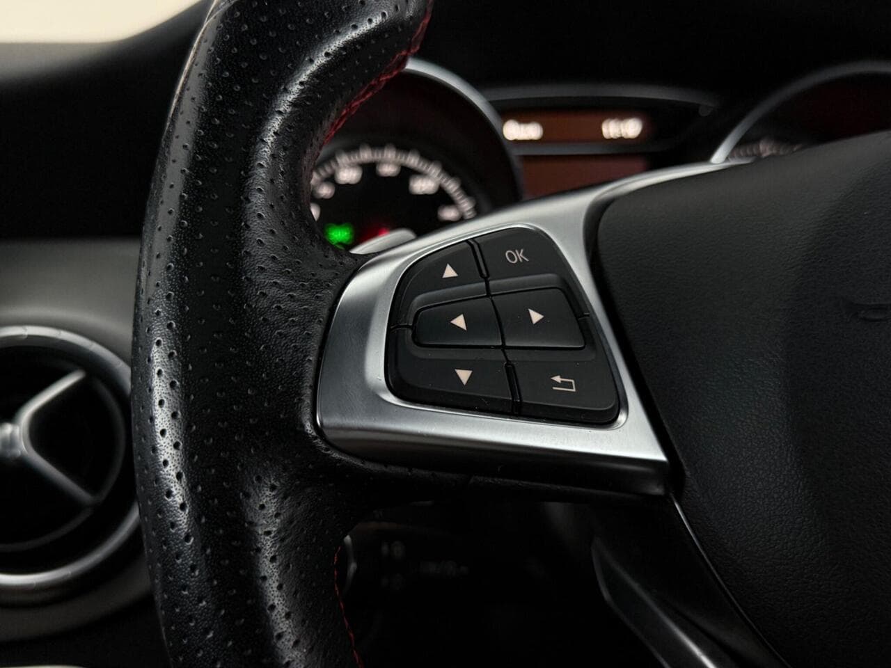 Mercedes-Benz CLA thumbnail Misc Controls