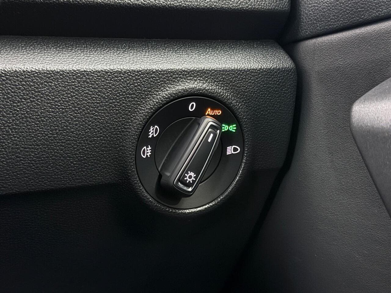 Volkswagen T-Roc thumbnail Misc Controls
