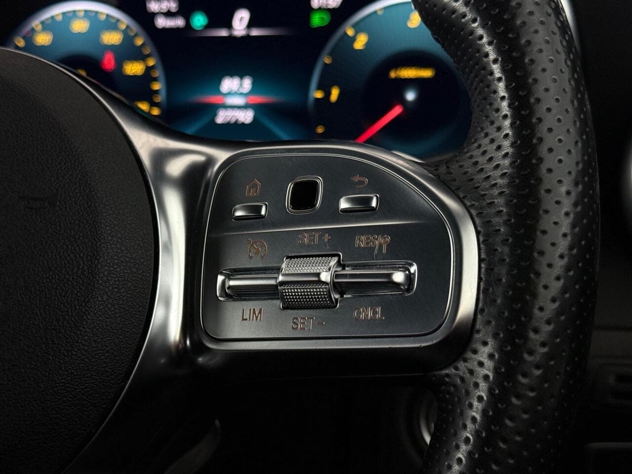 Mercedes-Benz GLC thumbnail Misc Controls