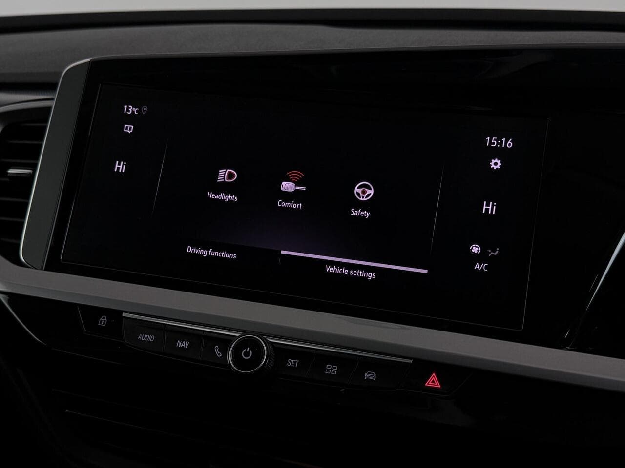 Vauxhall Grandland thumbnail Infotainment System