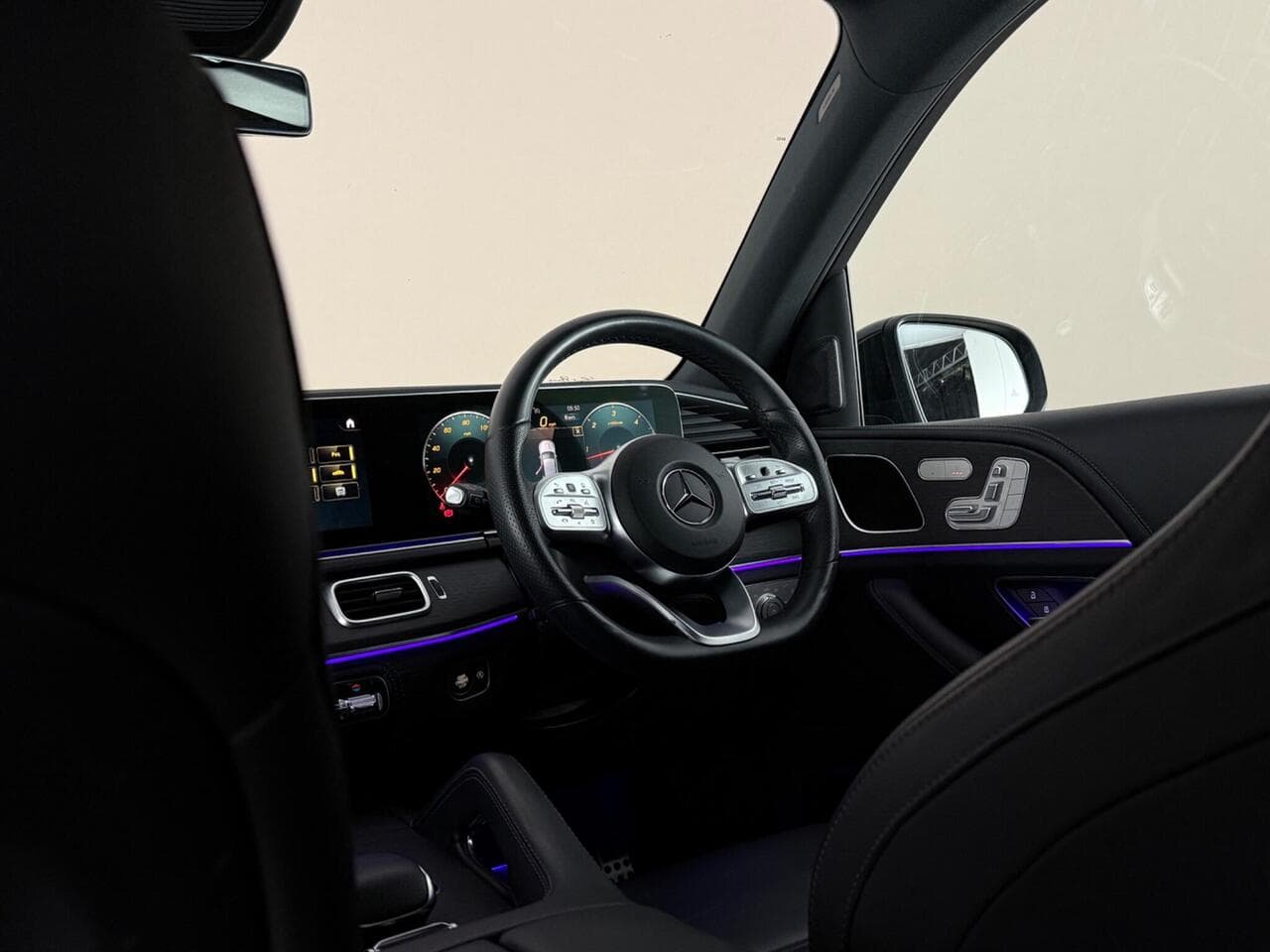 Mercedes-Benz GLE thumbnail Interior Front