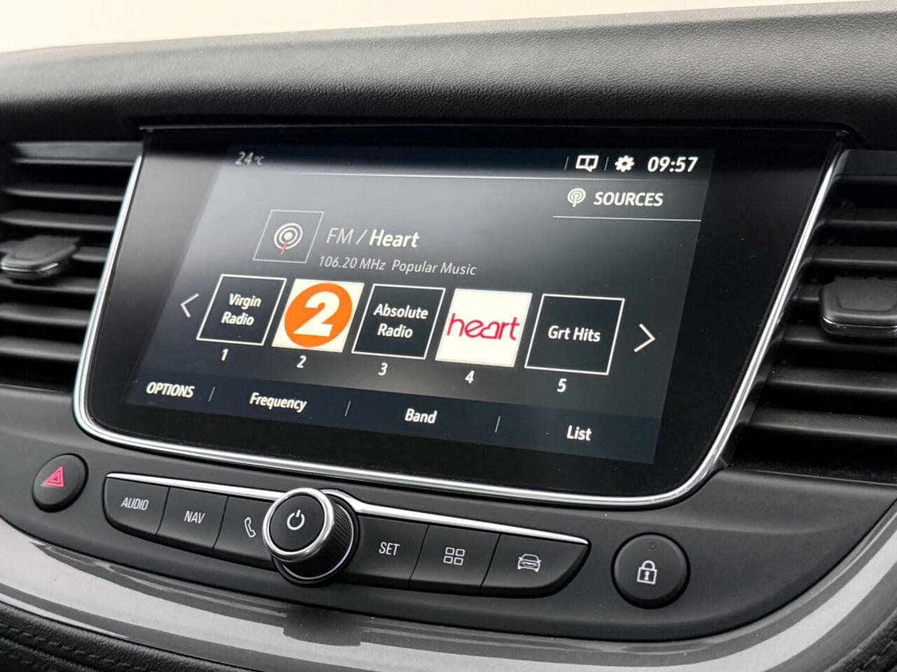 Vauxhall Grandland X thumbnail Infotainment System