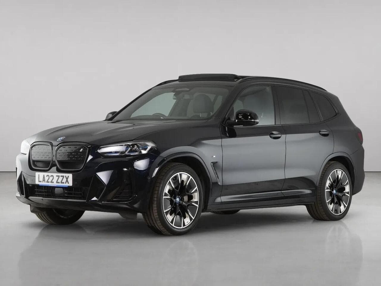 BMW iX3 thumbnail Front Left