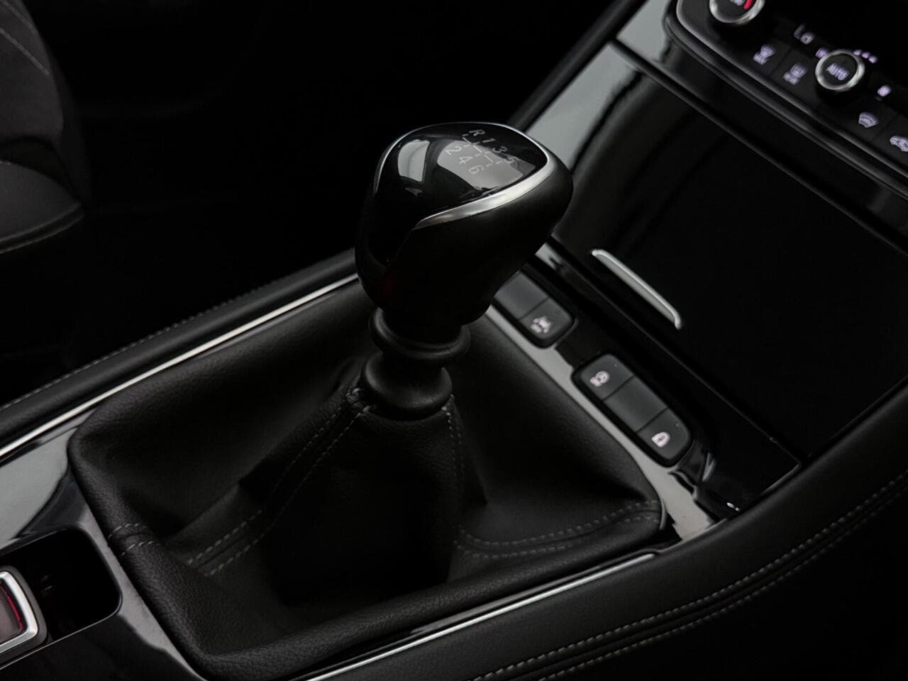 Vauxhall Grandland thumbnail Interior Front