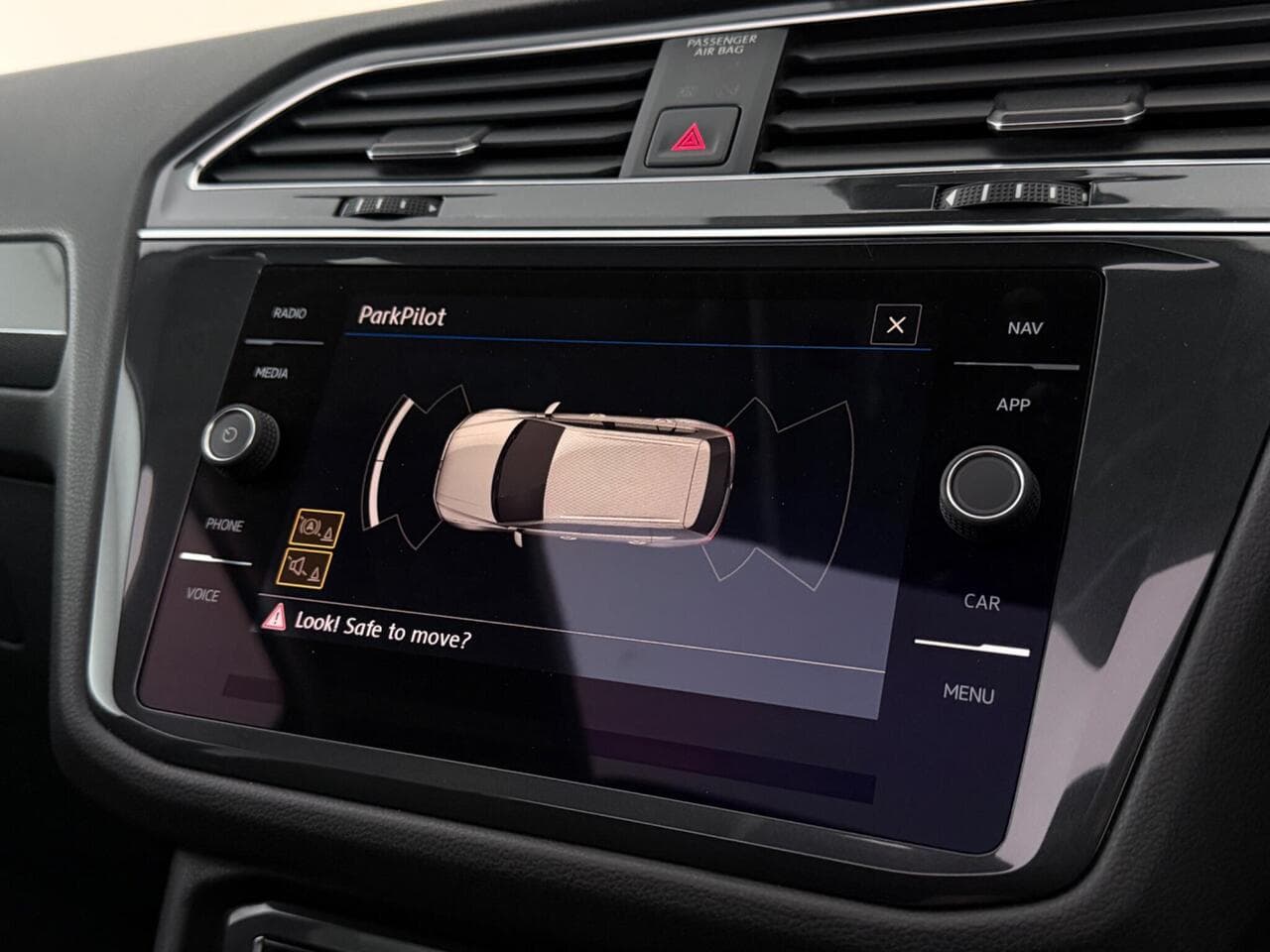 Volkswagen Tiguan Allspace thumbnail Infotainment System