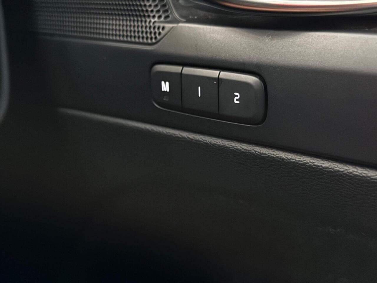 Volvo XC40 thumbnail Misc Controls