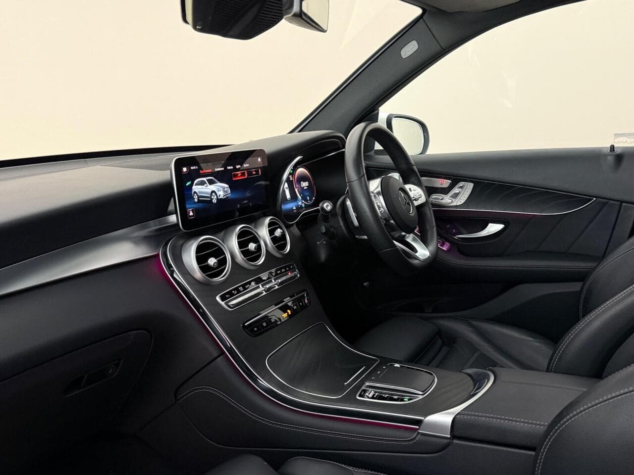 Mercedes-Benz GLC thumbnail Interior Front