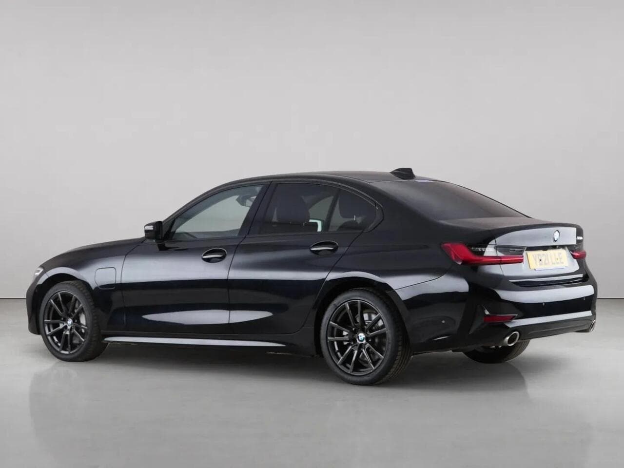 BMW 3 Series thumbnail Rear Left