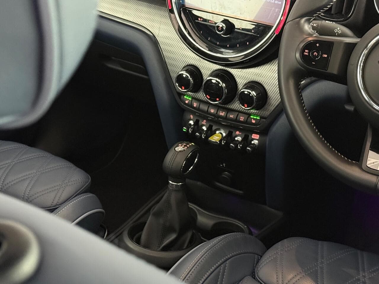 MINI Countryman thumbnail Interior Front