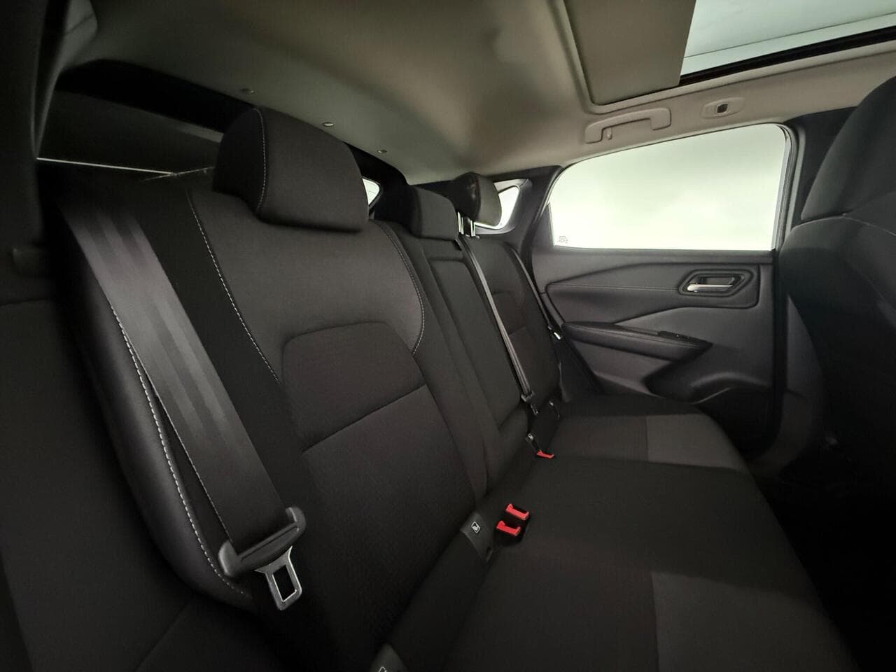 Nissan Qashqai thumbnail Seats Rear