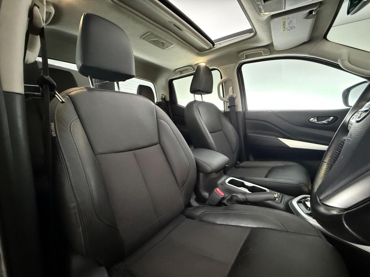 Nissan Navara thumbnail Seat Driver