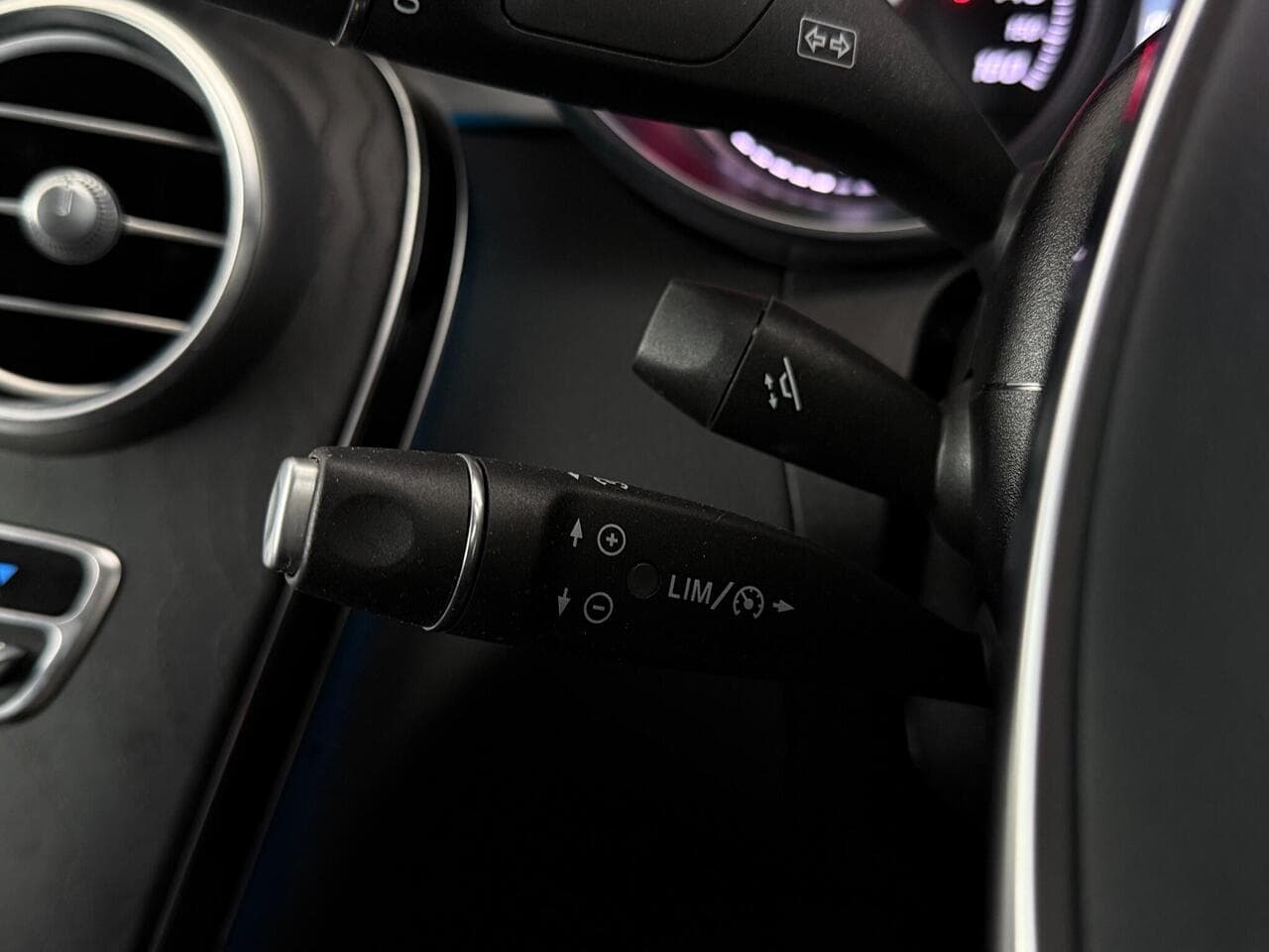 Mercedes-Benz C Class thumbnail Misc Controls