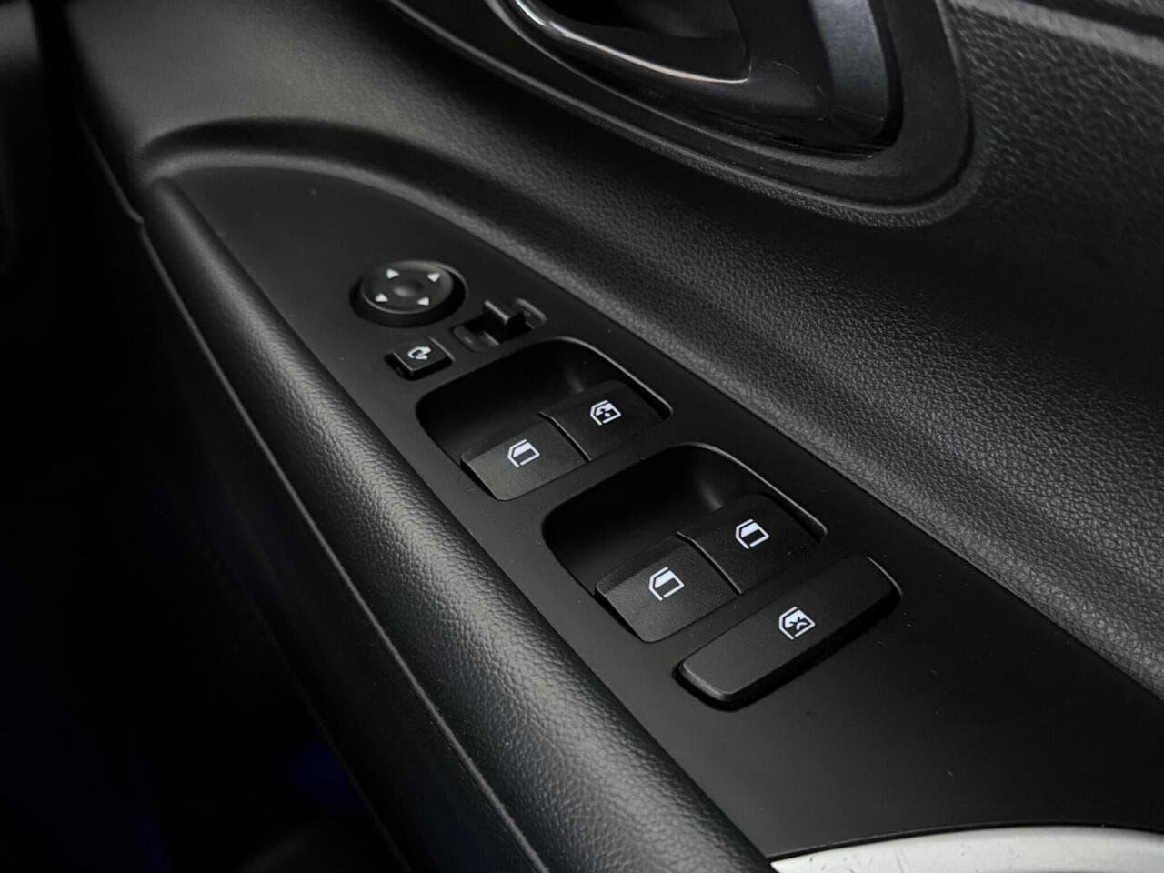 Hyundai BAYON thumbnail Misc Controls
