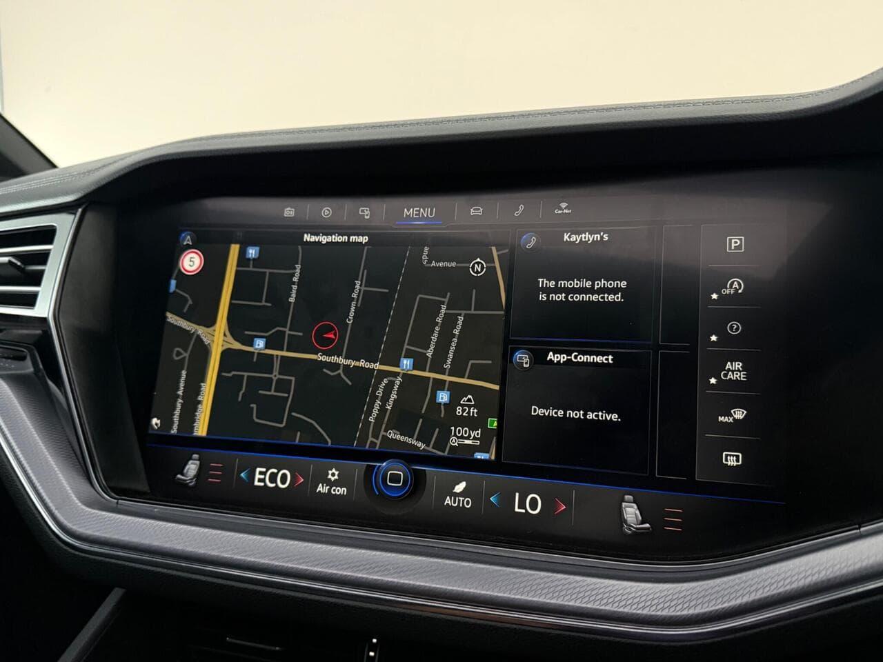 Volkswagen Touareg thumbnail Infotainment System