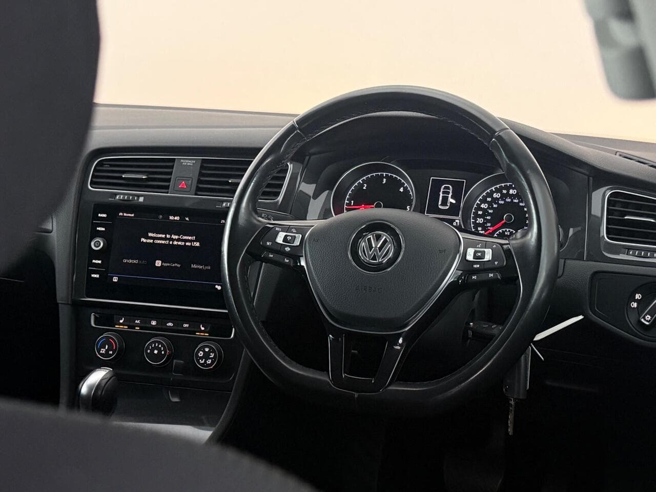 Volkswagen Golf thumbnail Steering Wheel