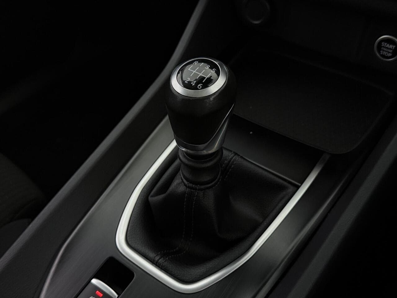 Nissan Qashqai thumbnail Interior Front