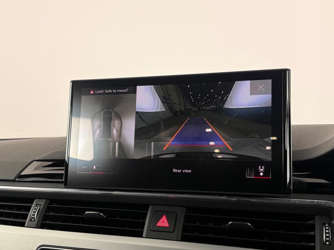 Audi A5 Cabriolet thumbnail Infotainment System