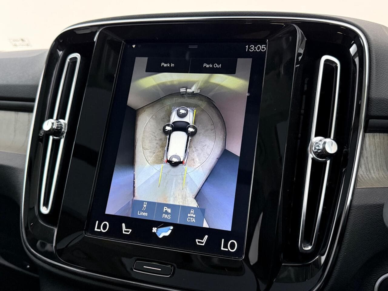 Volvo XC40 thumbnail Infotainment System