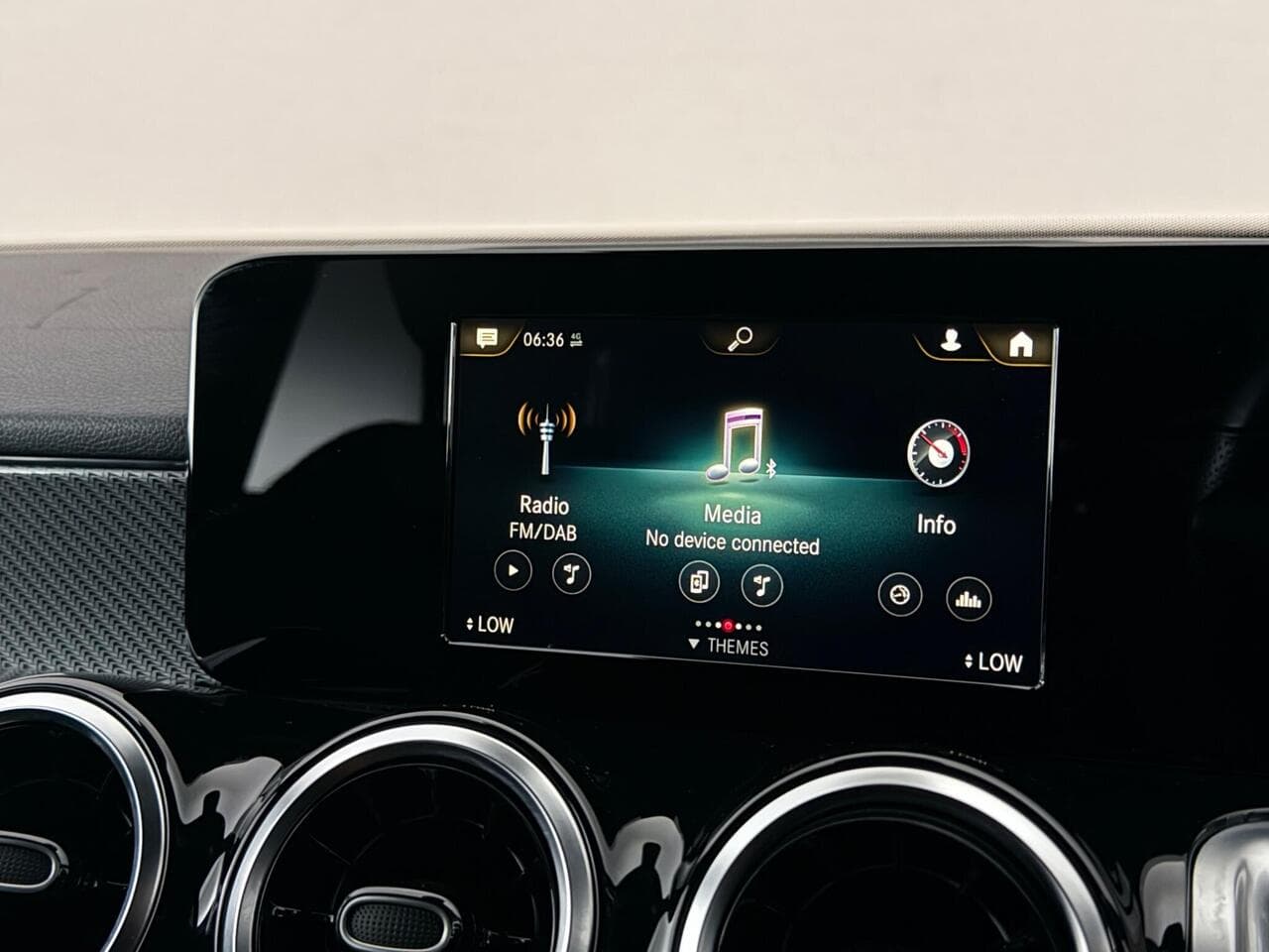 Mercedes-Benz GLB thumbnail Infotainment System