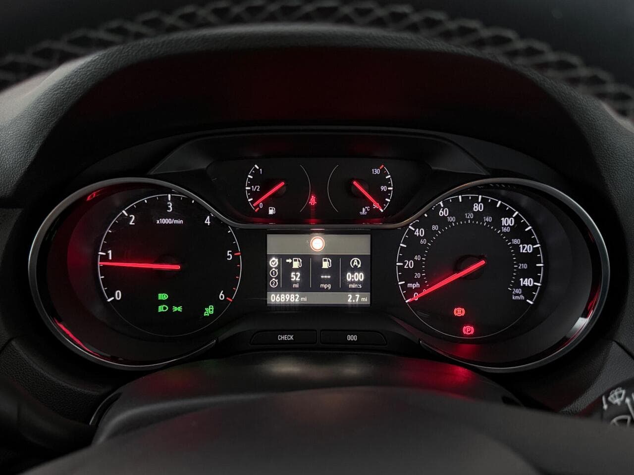 Vauxhall Grandland X thumbnail Driver Instruments