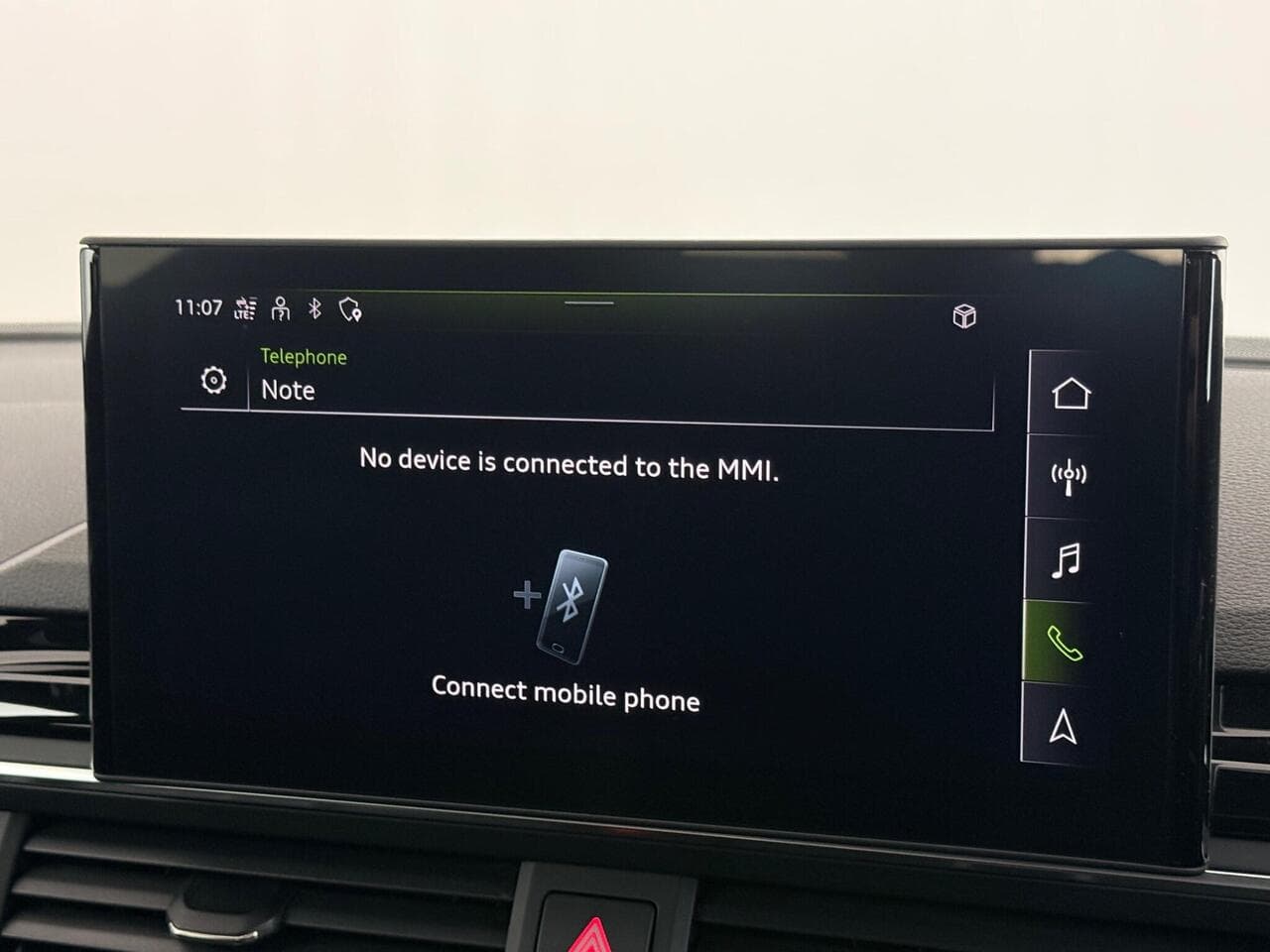Audi A4 Avant thumbnail Infotainment System