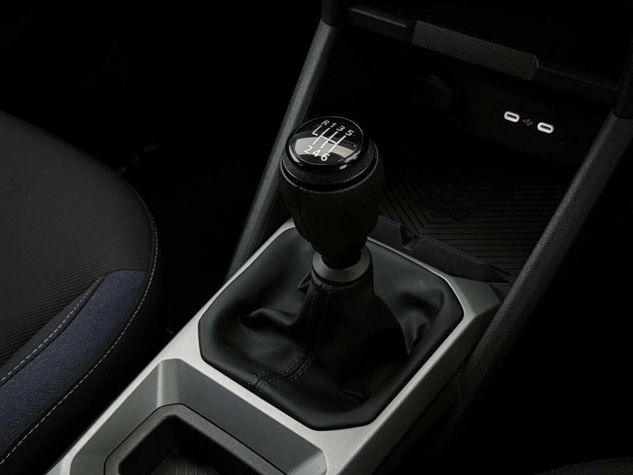Dacia Duster thumbnail Interior Front