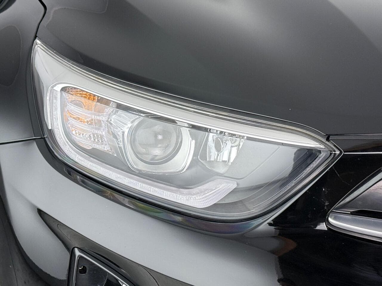 Kia Stonic thumbnail Lights Front