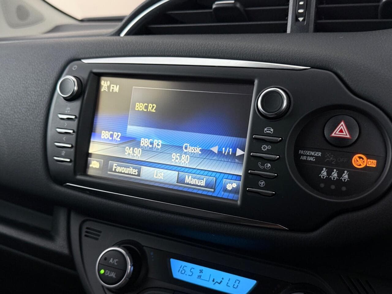 Toyota Yaris thumbnail Infotainment System