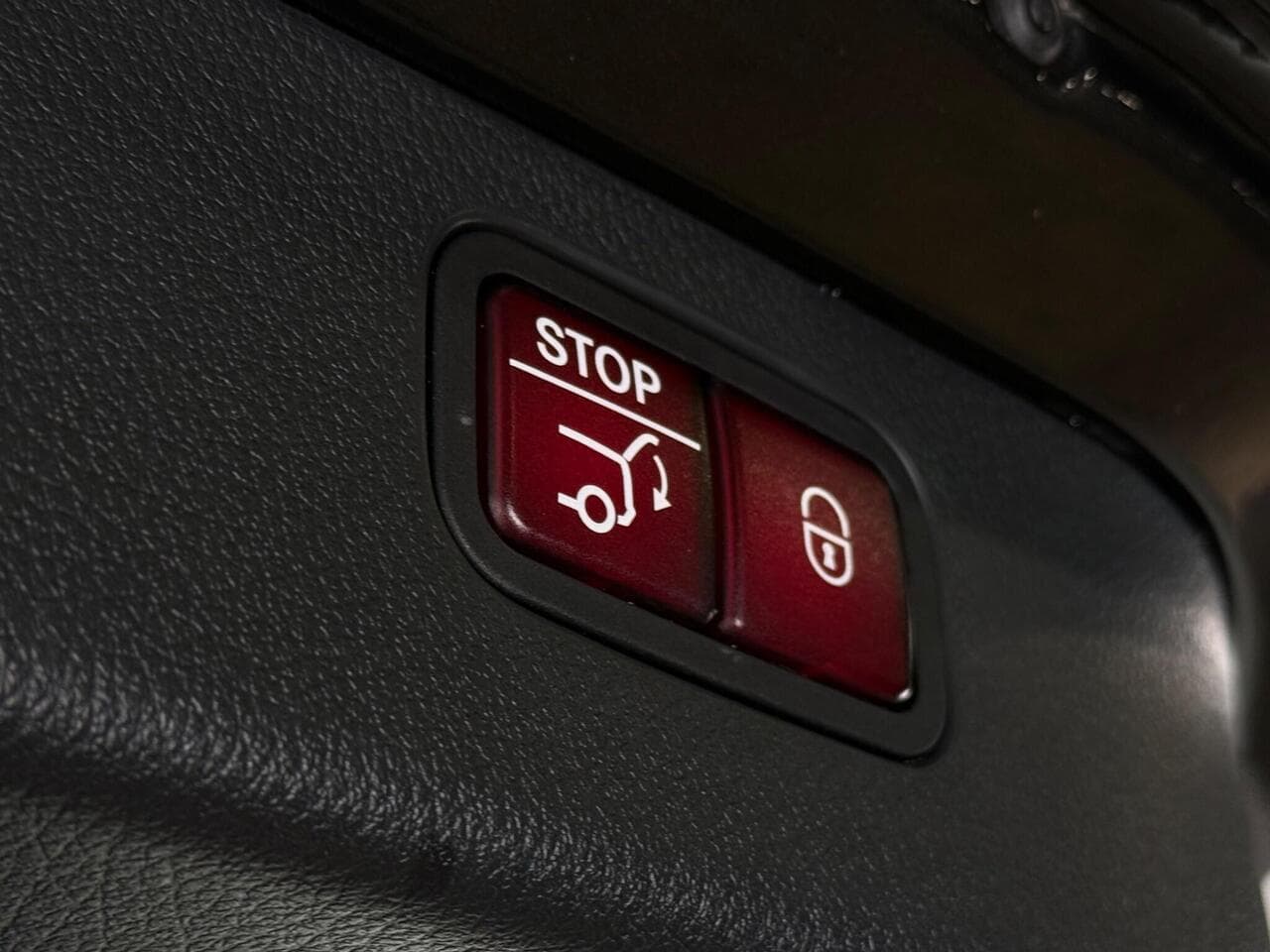Mercedes-Benz C Class thumbnail Misc Controls