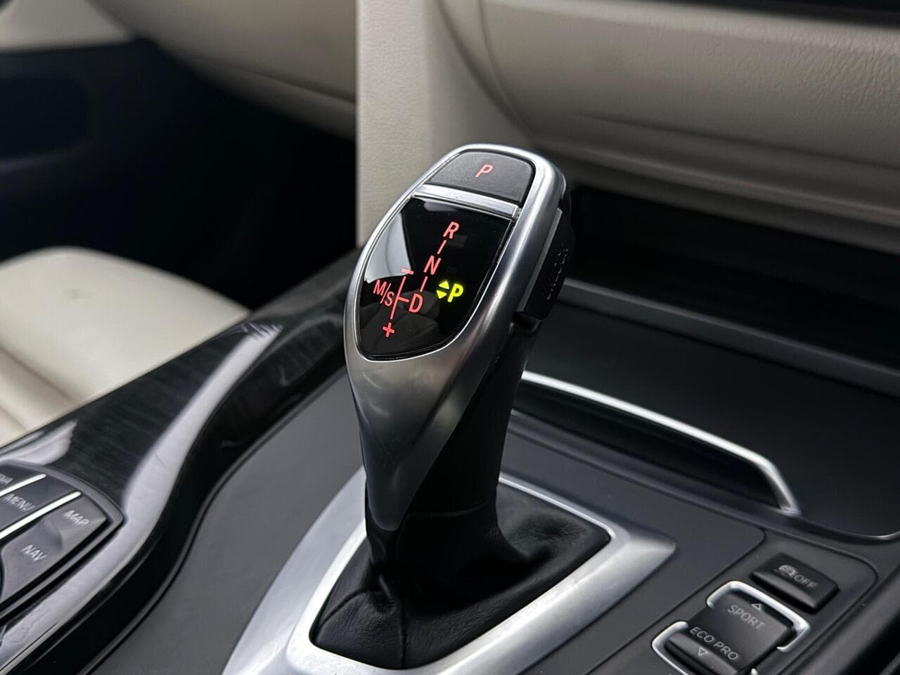 BMW 4 Series Gran Coupe thumbnail Interior Front
