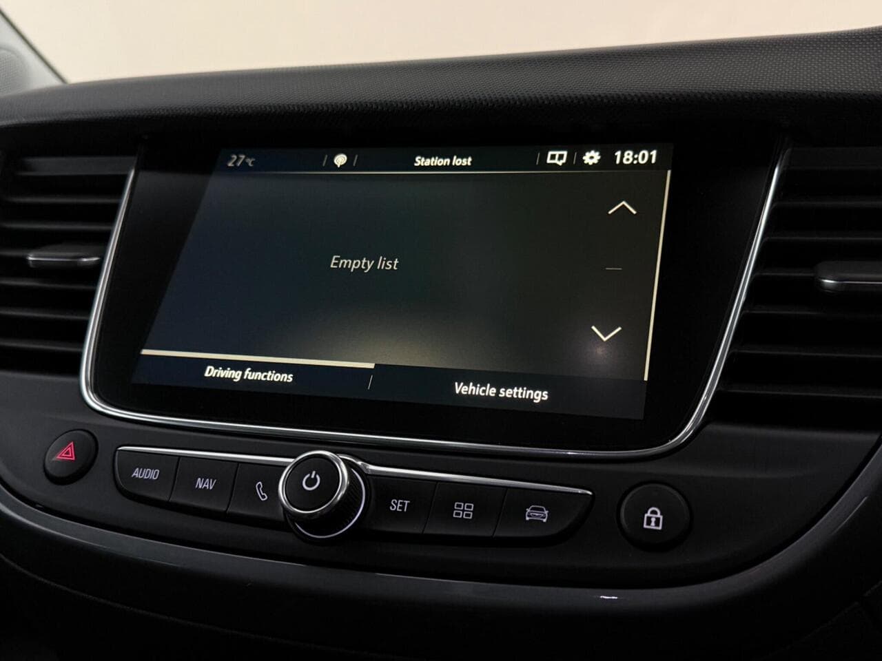 Vauxhall Crossland X thumbnail Infotainment System