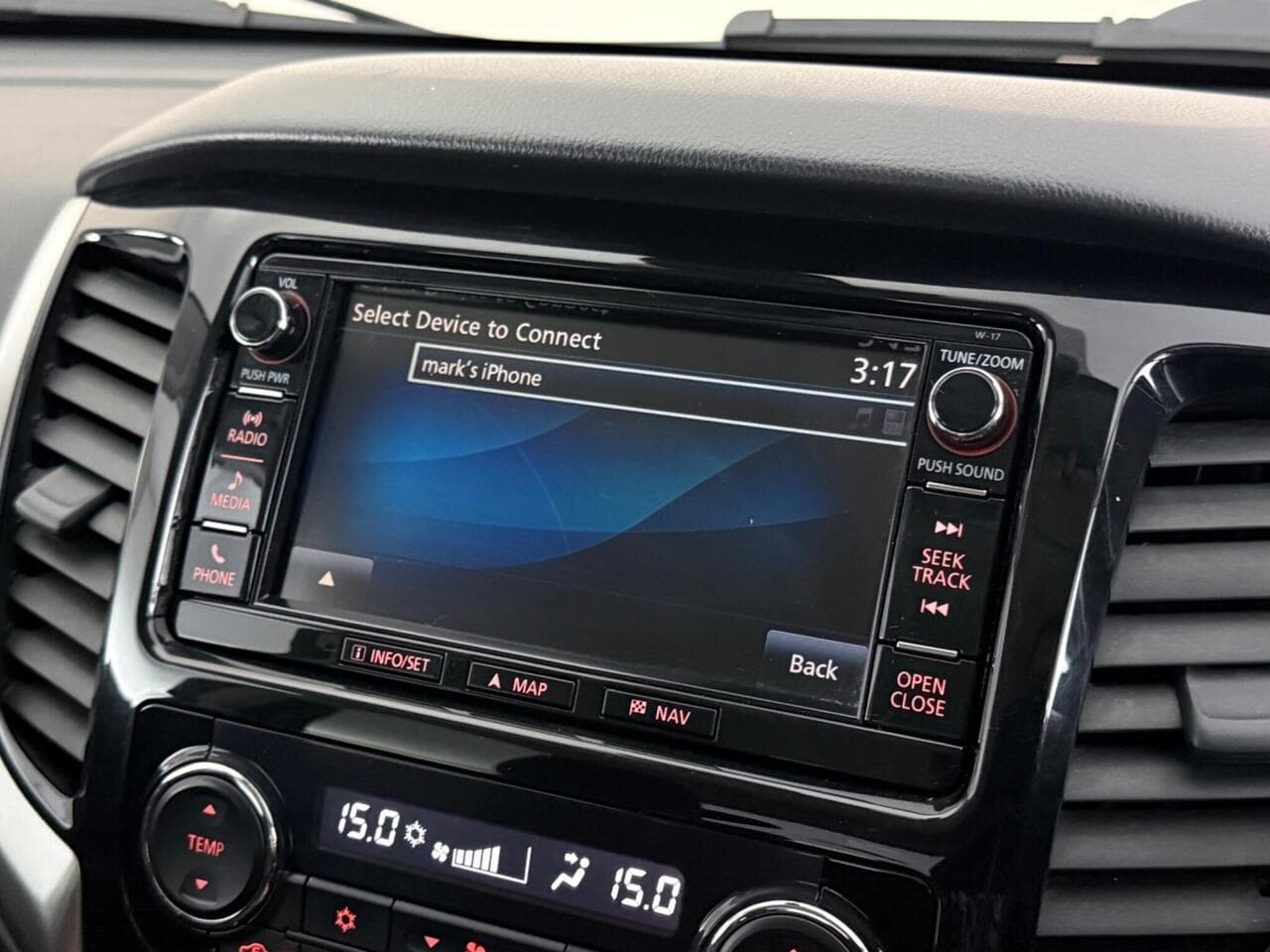 Mitsubishi L200 thumbnail Infotainment System