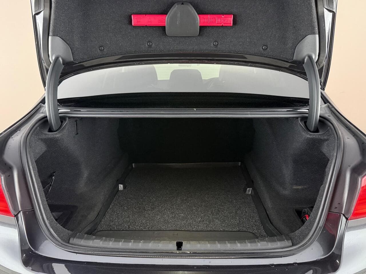 BMW 5 Series thumbnail Boot