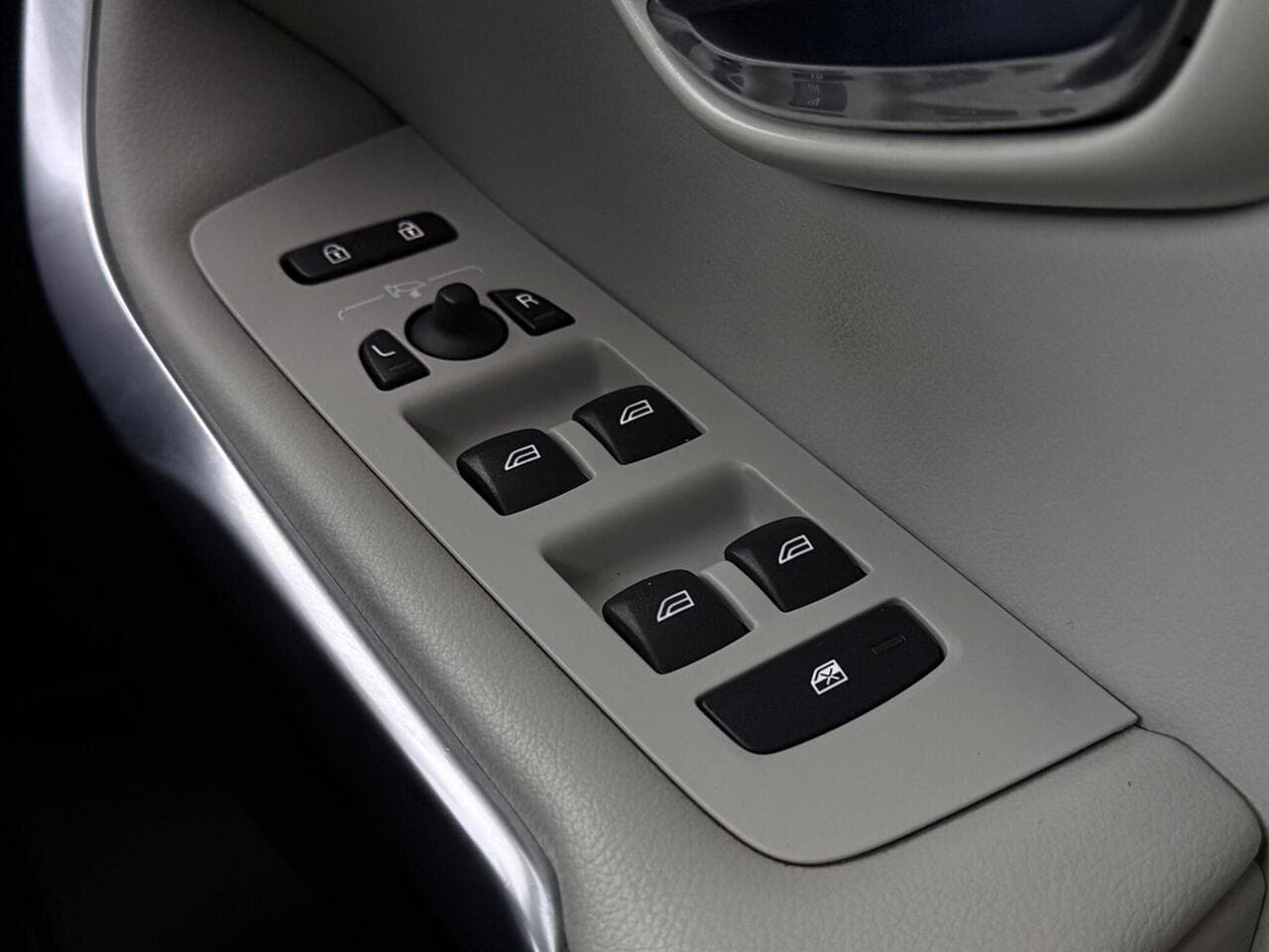 Volvo V40 Cross Country thumbnail Misc Controls