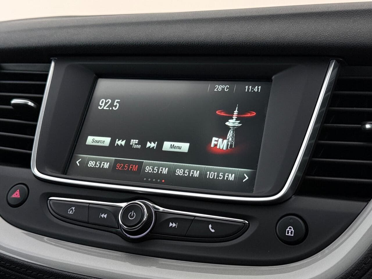 Vauxhall Grandland X thumbnail Infotainment System