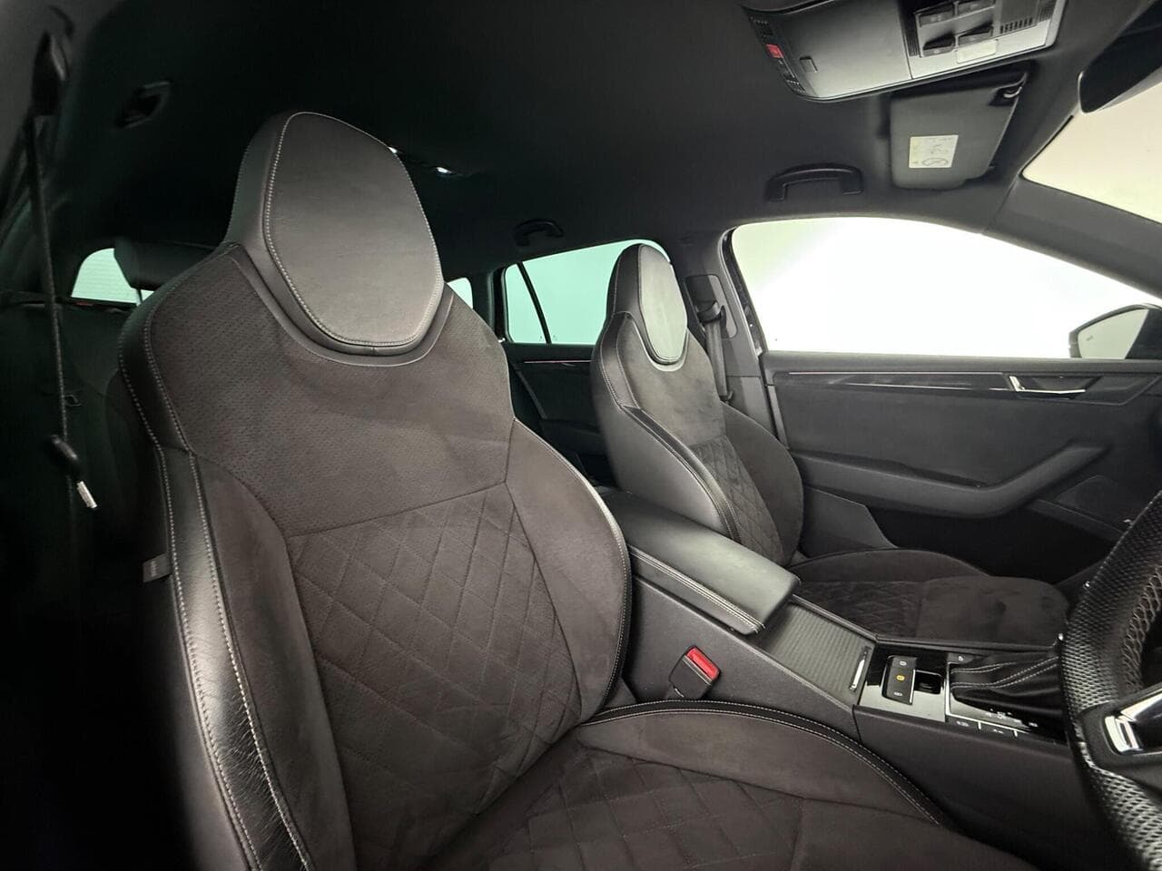 Skoda Superb thumbnail Seat Driver